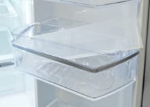 Samsung-RF32FMQDBSR-shelf-accessories.jpg