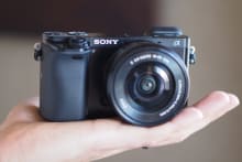 SONY-A6000-FI-HANDLING1.jpg