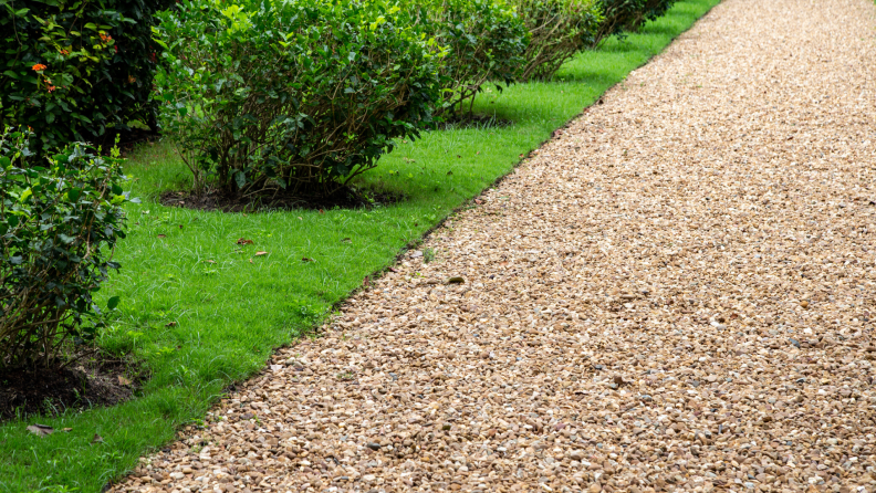 walkway ideas include gravel