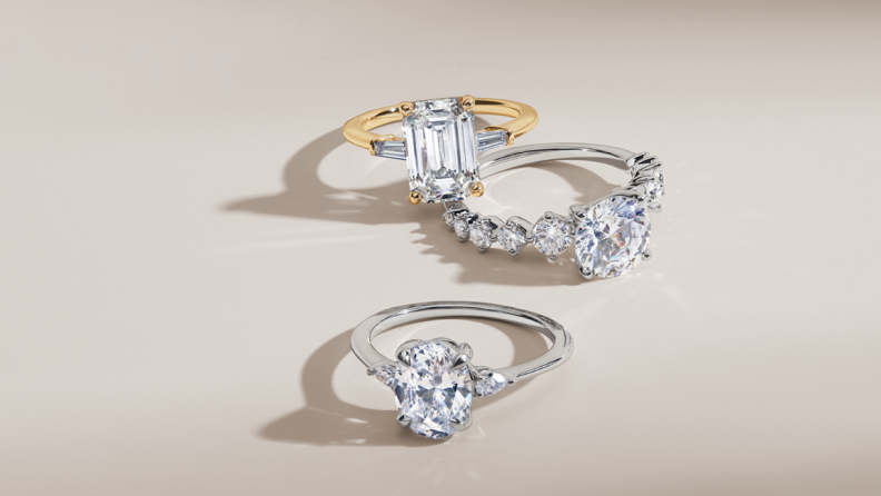 An image of two diamond rings.