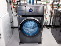 The GE PFQ97HSPVDS Washer sits in a lab environment