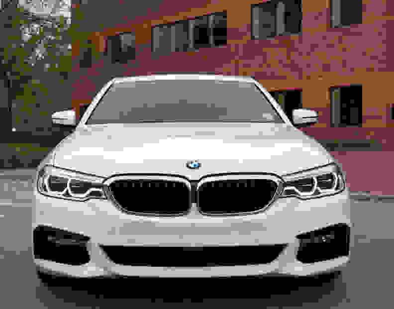 BMW 530i Front View Alpine View