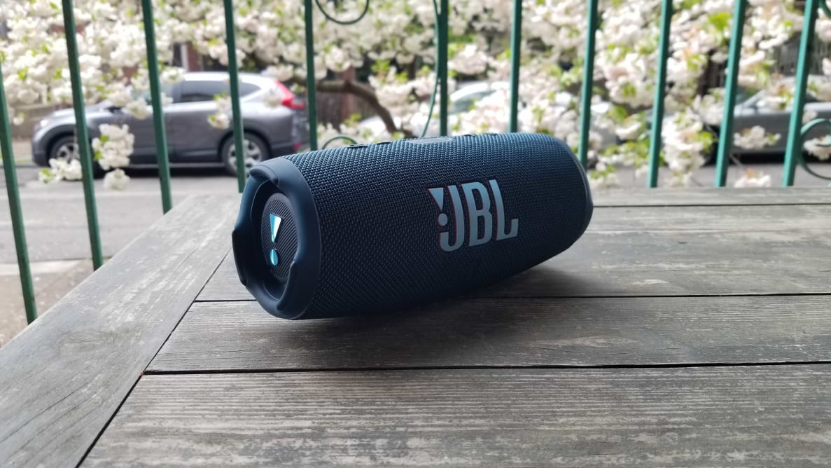 rør Paine Gillic Gå rundt JBL Charge 5 Speaker Review: Big sound, bigger battery - Reviewed