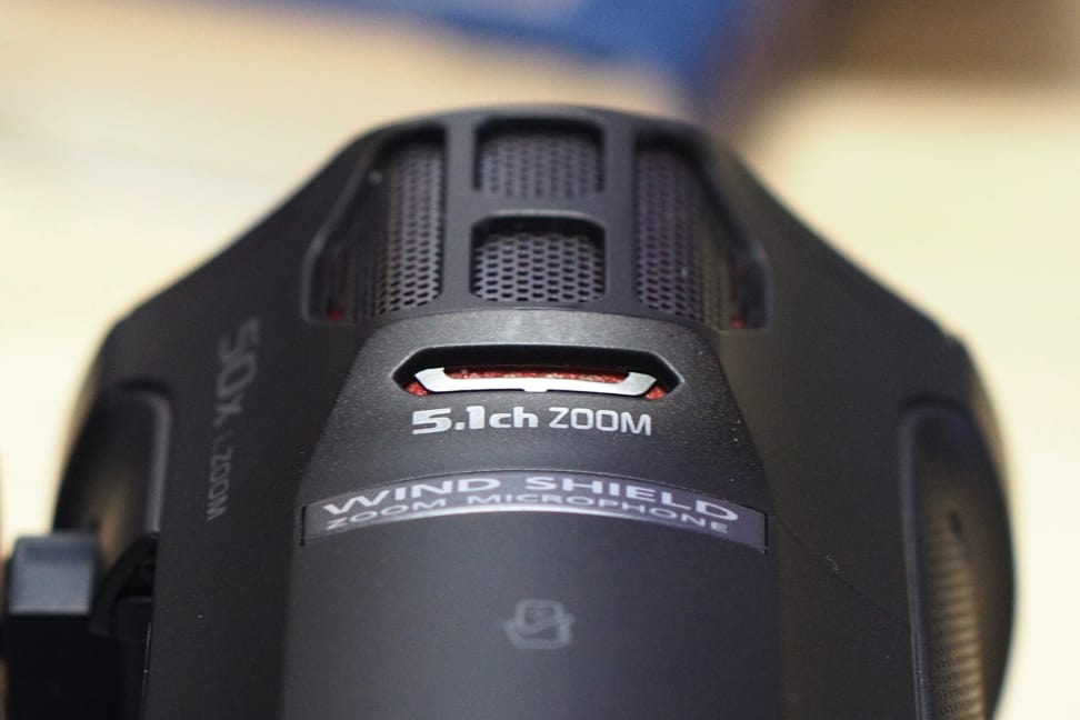 PANASONIC-W850-DESIGN-MIC1.jpg