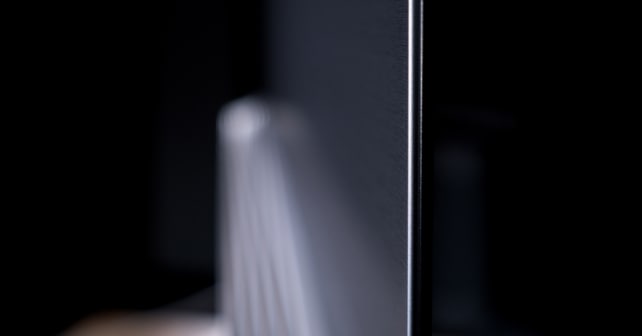 LG-C7-side