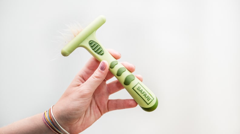 a hand holding the safari brush out to show the back of it