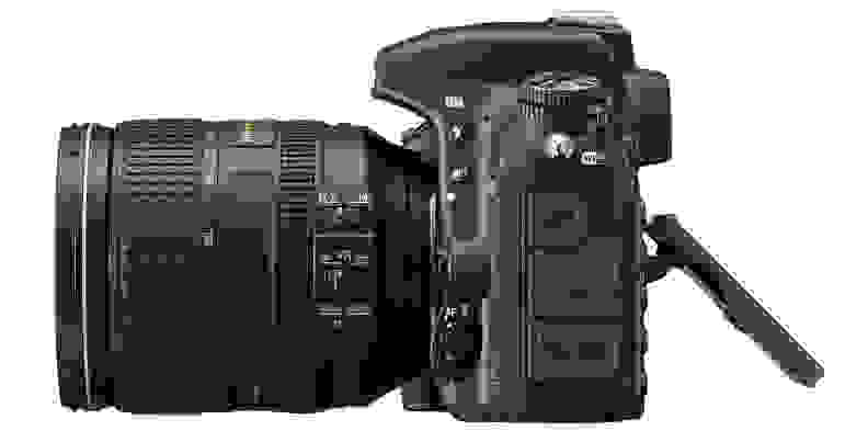 The D750 has most of the same ports as the D810, including mic and headphone jacks, HDMI output, as well as USB 3.0.