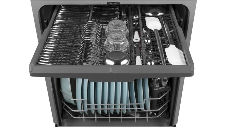 Even plastic dishwashers can now have a third rack—like the GDF630PGMWW