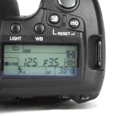 OLYMPUS-E-30-lcd-top.jpg