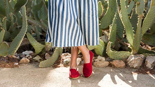 Toms classic canvas shoes