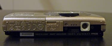 NIKON-S4000-bottom.jpg