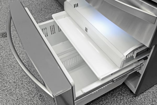 The Kenmore Elite 72483's freezer has multiple drawers of varying heights that will help keep your frozen food organized.