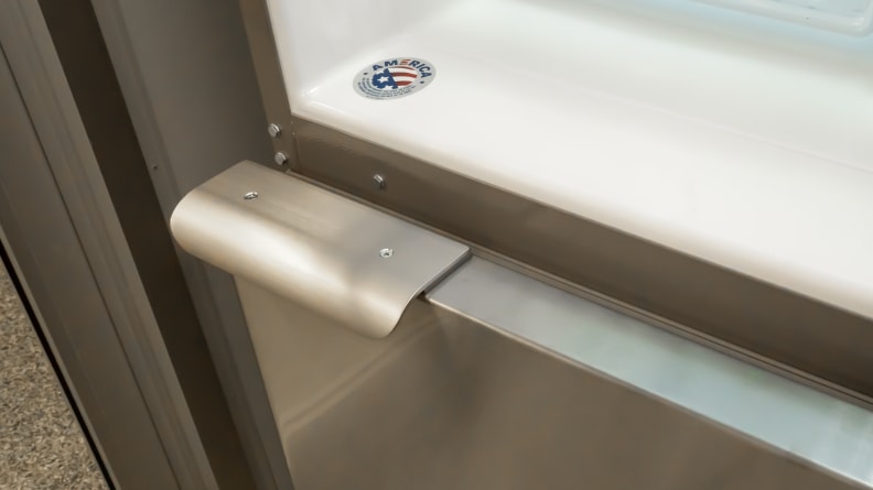 Whirlpool WRB119WFBM freezer handle