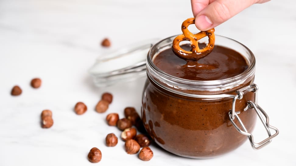 Homemade nutella tastes better than the store-bought ones. Here's how you can make nutella at home.