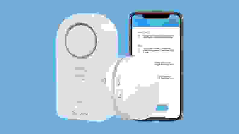 The Govee water leak detector and hub appear next to a phone displaying water leak alerts on a blue background.