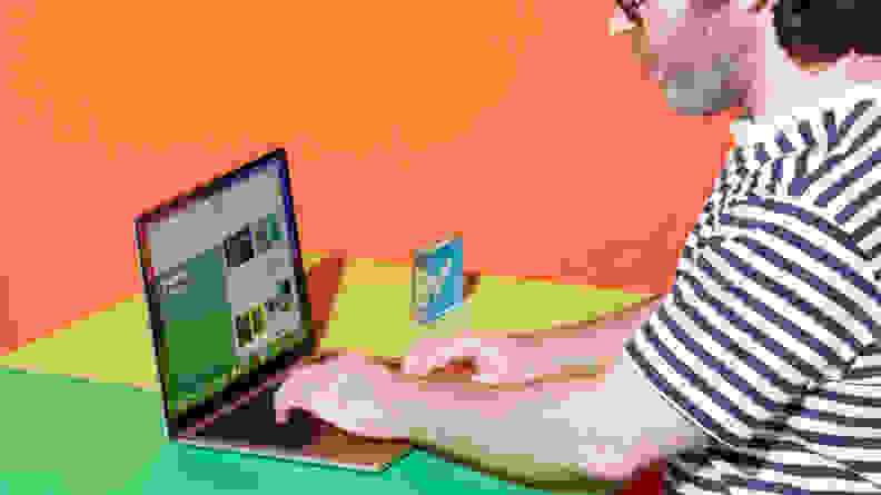 A person typing on the Apple MacBook Air 13 M3.
