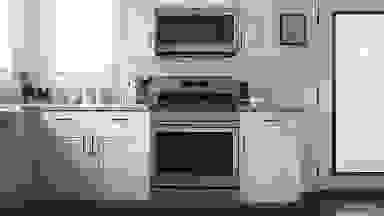 Maytag MGR7700LZ Gas range in modern kitchen setting.
