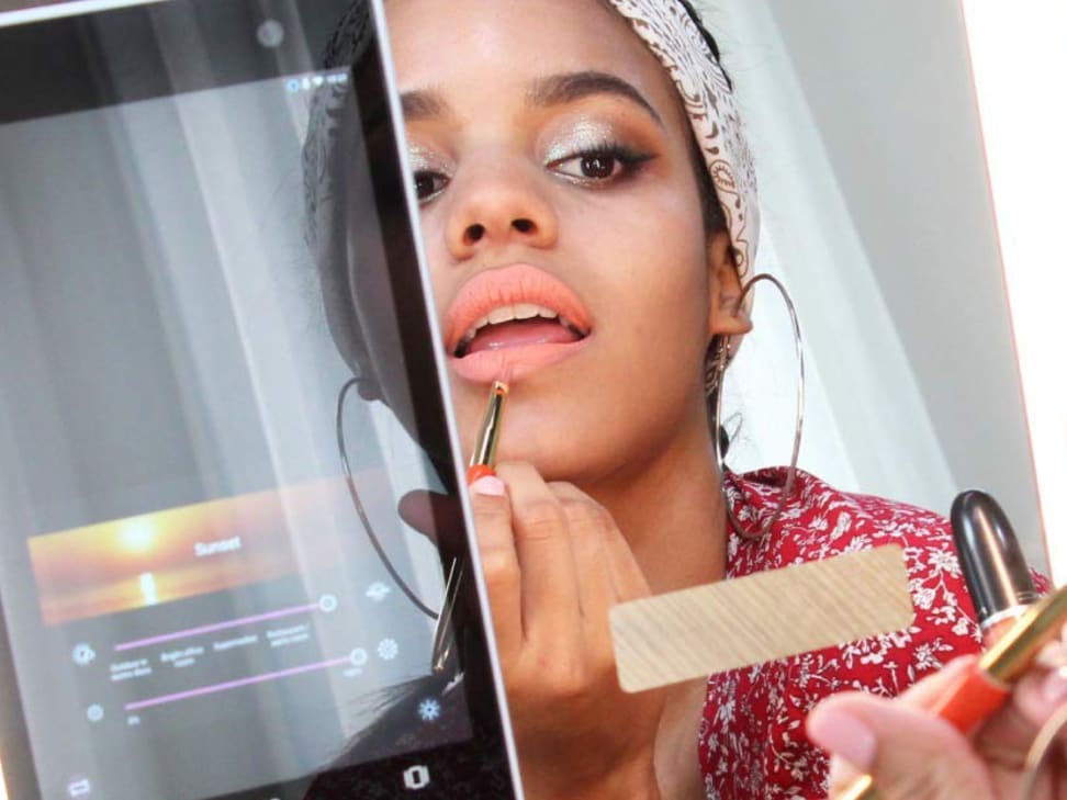 HiMirror Slide smart mirror review: A high-tech makeup mirror ...