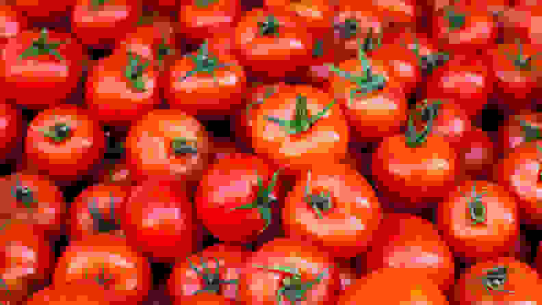Stop refrigerating these foods: tomatoes