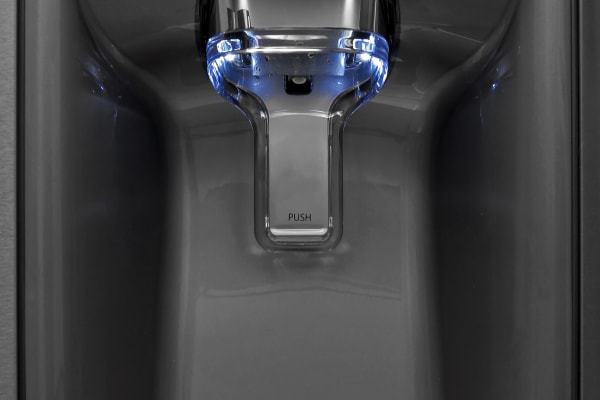 With the rest of the controls inside the Kenmore Elite 72483, the dispenser has an elegant and minimalist style.