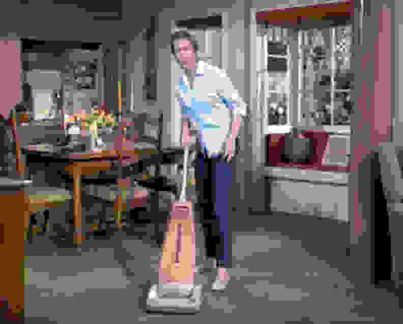 Image from Season 3, Episode 17 of Bewitched: Samantha using a pink Hoover Dial-A-Matic