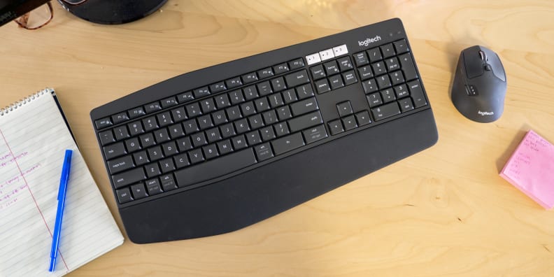 Logitech MK850 Performance keyboard and mouse pictured from above