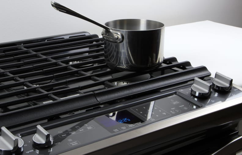 The front right burner proved particularly adept at boiling water in no time.