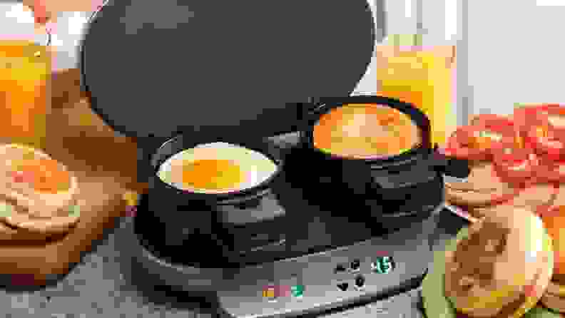 Breakfast sandwich maker