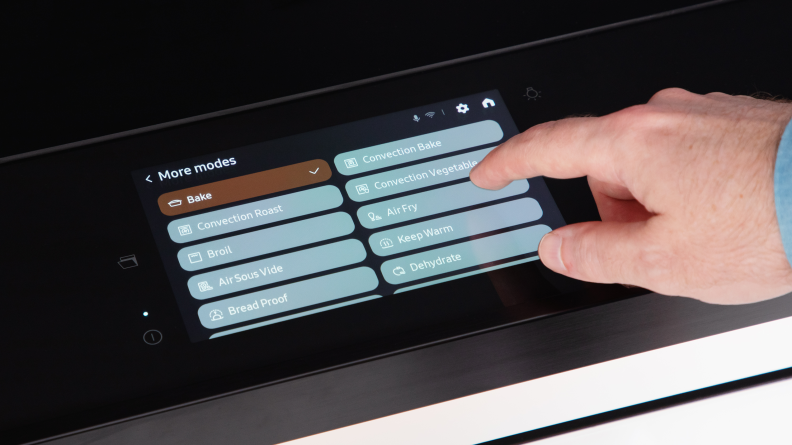 A person choosing the baking mode on the Samsung Bespoke NSI6DB990012AA Induction Range.