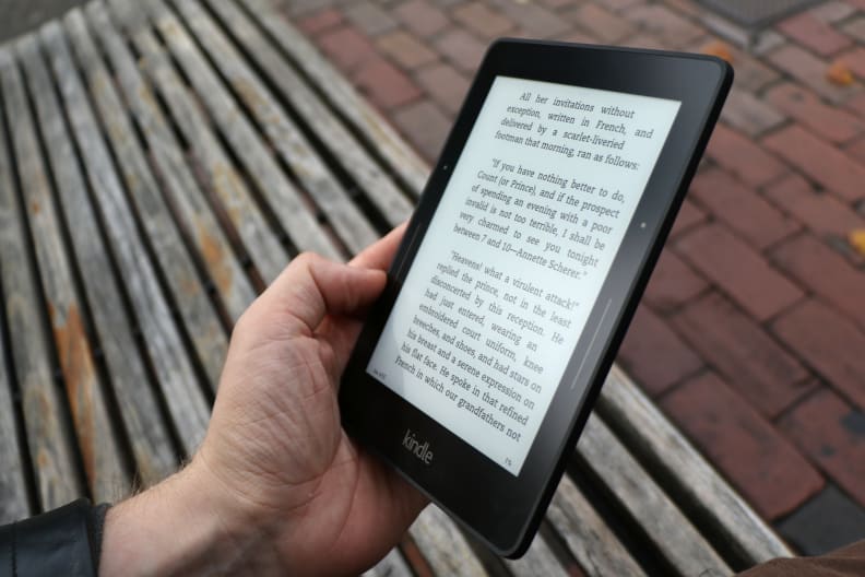A photo of the Amazon Kindle Voyage's reflectivity.