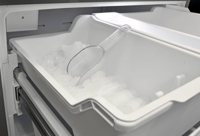 Whirlpool WRV986FDEM Ice Maker