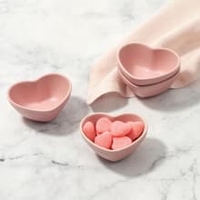 Product image of Le Creuset mini heart pinch bowl set