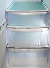 Frigidaire-Professional-FPHS2399PF-crisper-drawer.jpg