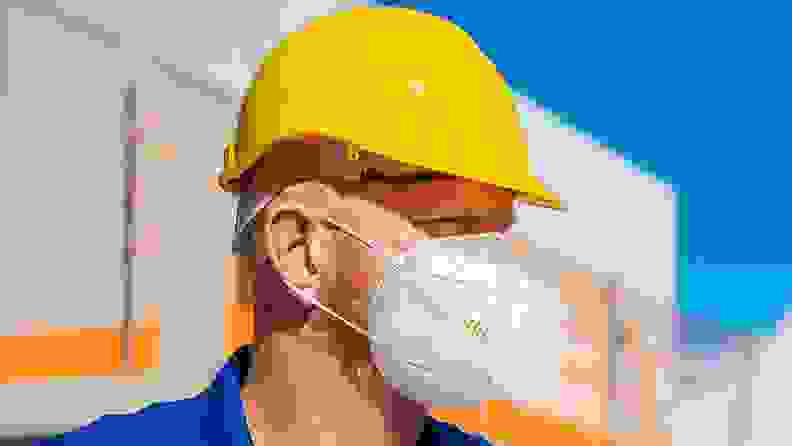 A construction worker wears a KN95 mask.
