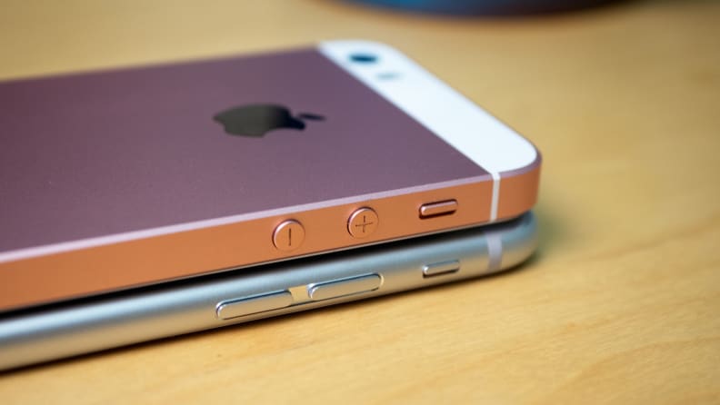 Apple iPhone 6s and iPhone SE Comparison