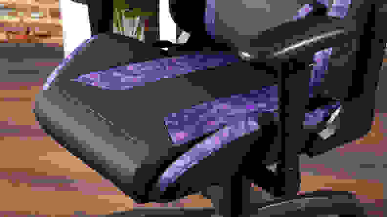 Close-up of the gaming chair's sitting and armrests.