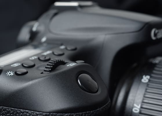 CANON-70D-DESIGN-SHUTTER.jpg