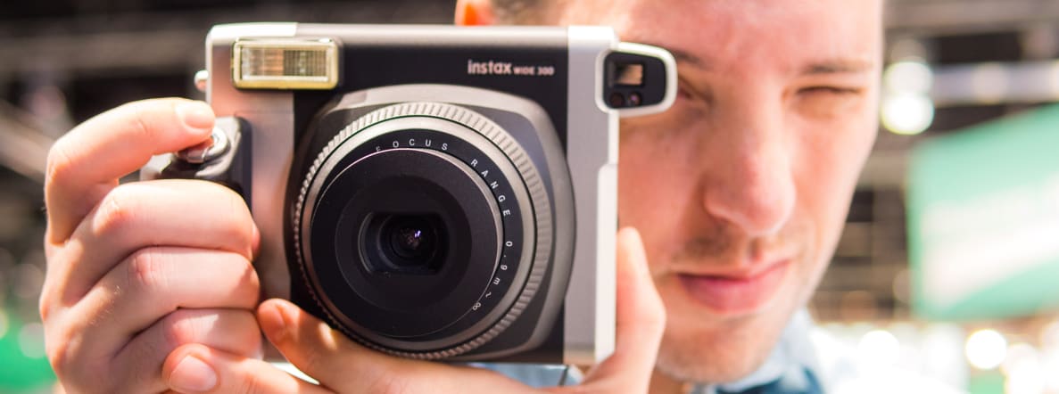 Betrokken Beweren Haringen Fujifilm Instax Wide 300 First Impressions Review - Reviewed