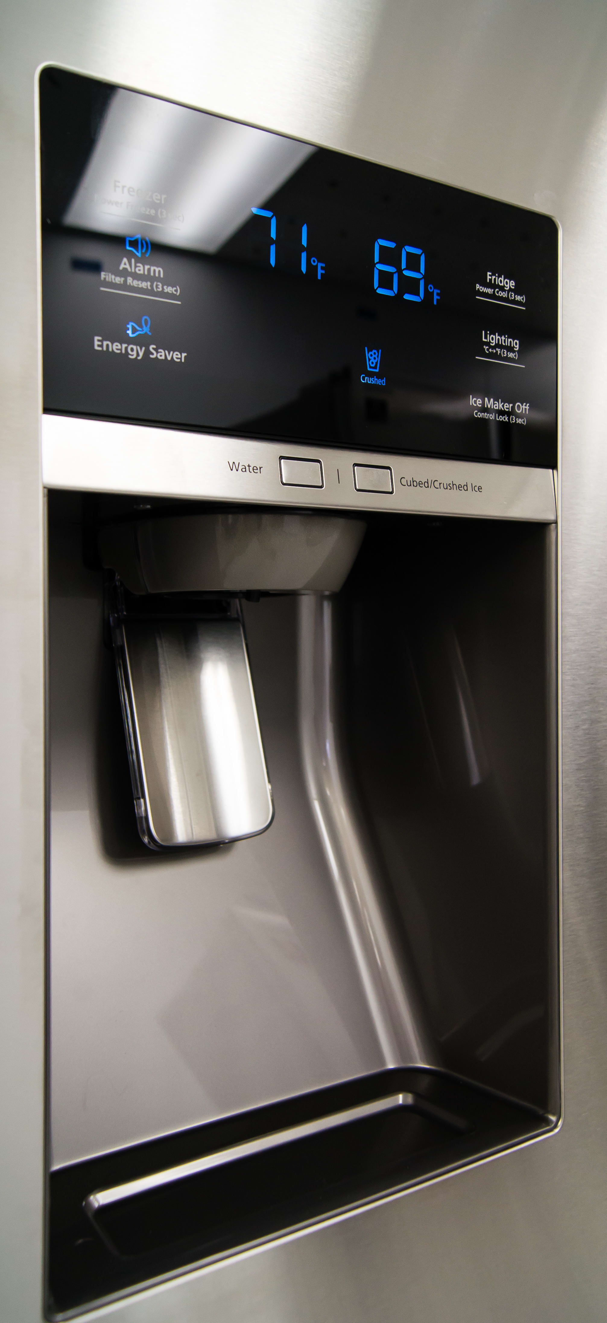The Samsung RF28HDEDBSR's through-the-door dispenser can comfortably accommodate a standard drinking glass