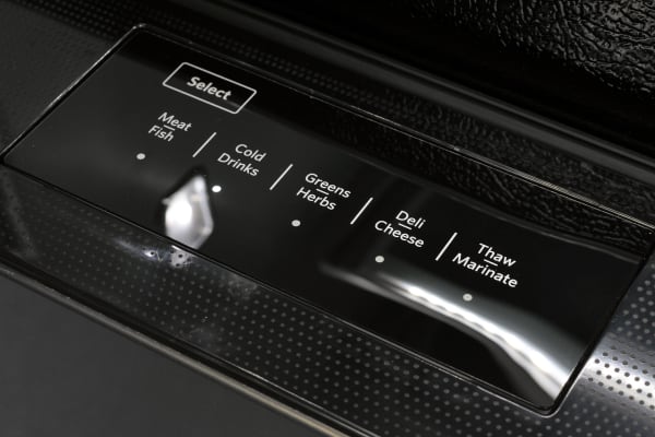 Changing the KitchenAid KRMF706EBS's left independent drawer's temperature setting is as easy as pushing a button.
