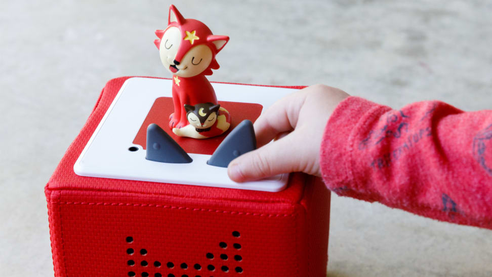 A child plays with a fox Toniebox.