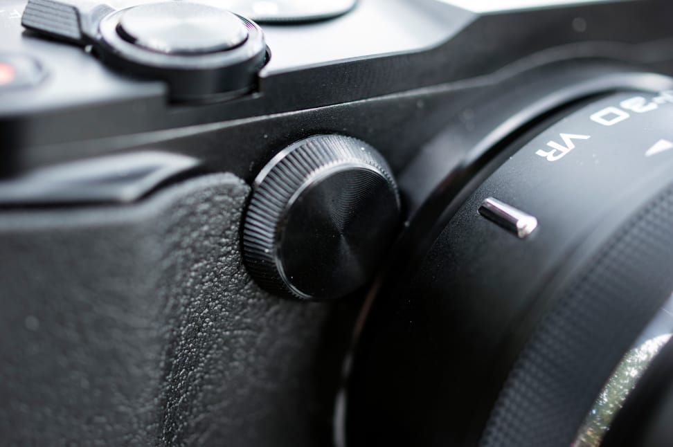 Nikon-V3-Review-Design-Front-Dial.jpg