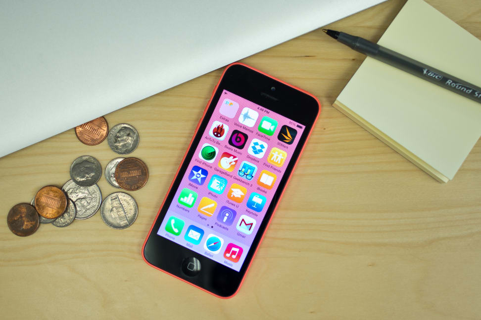 Apple-iPhone-5c-review-design-desk.jpg