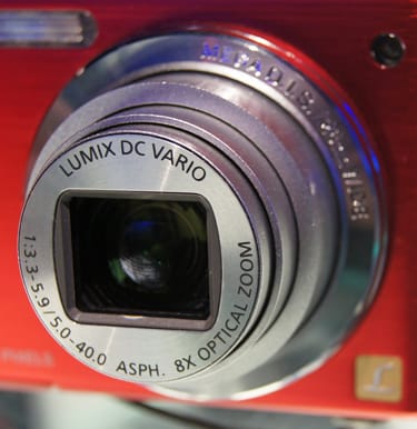 PANASONIC-FH20-lens.jpg