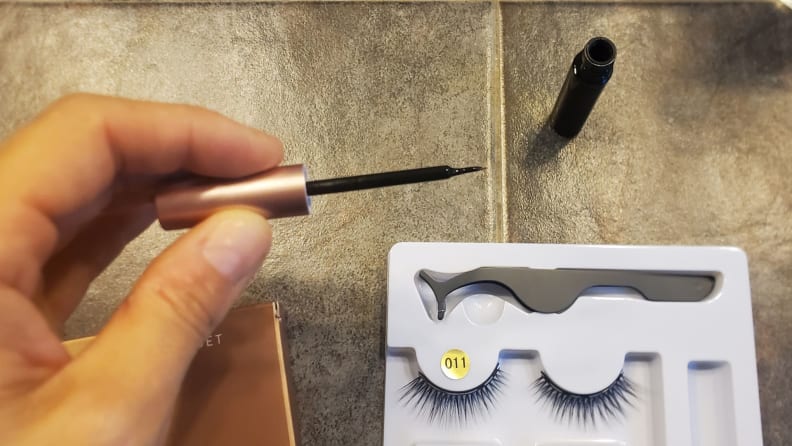 Wand applicator of Coolours magnetic eyeliner