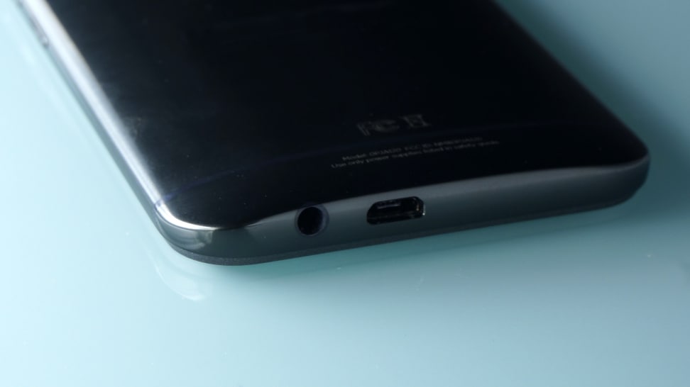 HTC One M9 headphone input