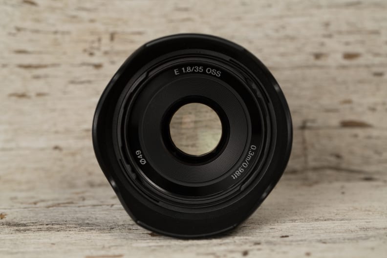 Sony E 35mm F1.8 OSS Review