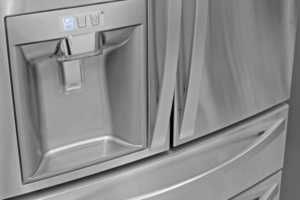 The Kenmore Elite 72483's stainless handles are smooth and comfortable to grip.