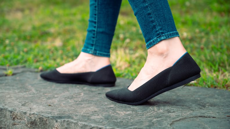 black rothys flats