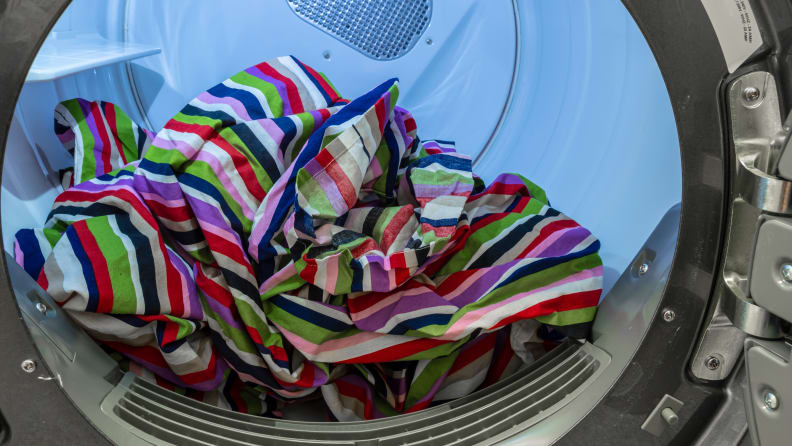Electrolux EFME527UTT dryer with laundry